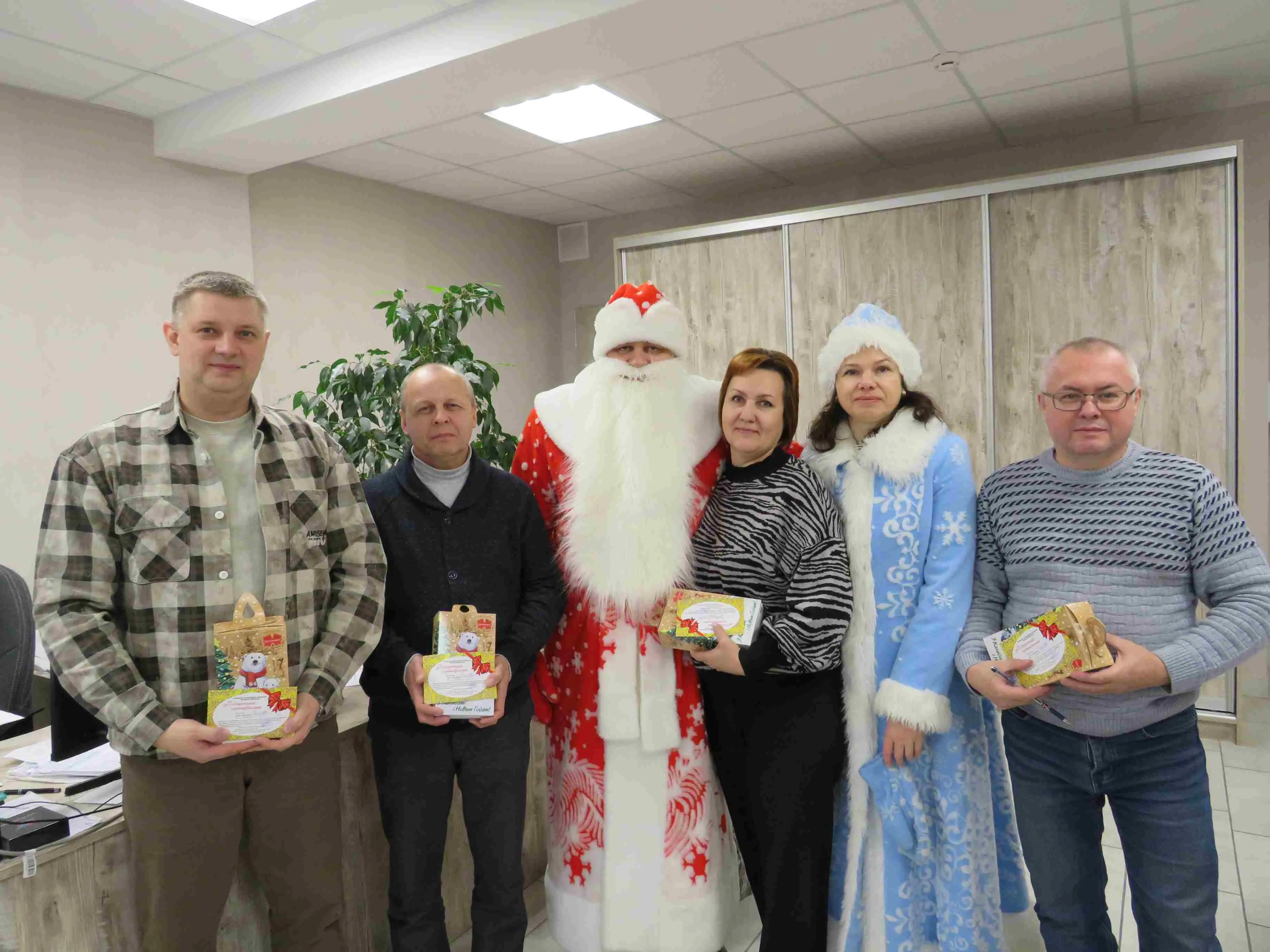 Новогрудский завод газовой аппаратуры создаёт новогоднее настроение