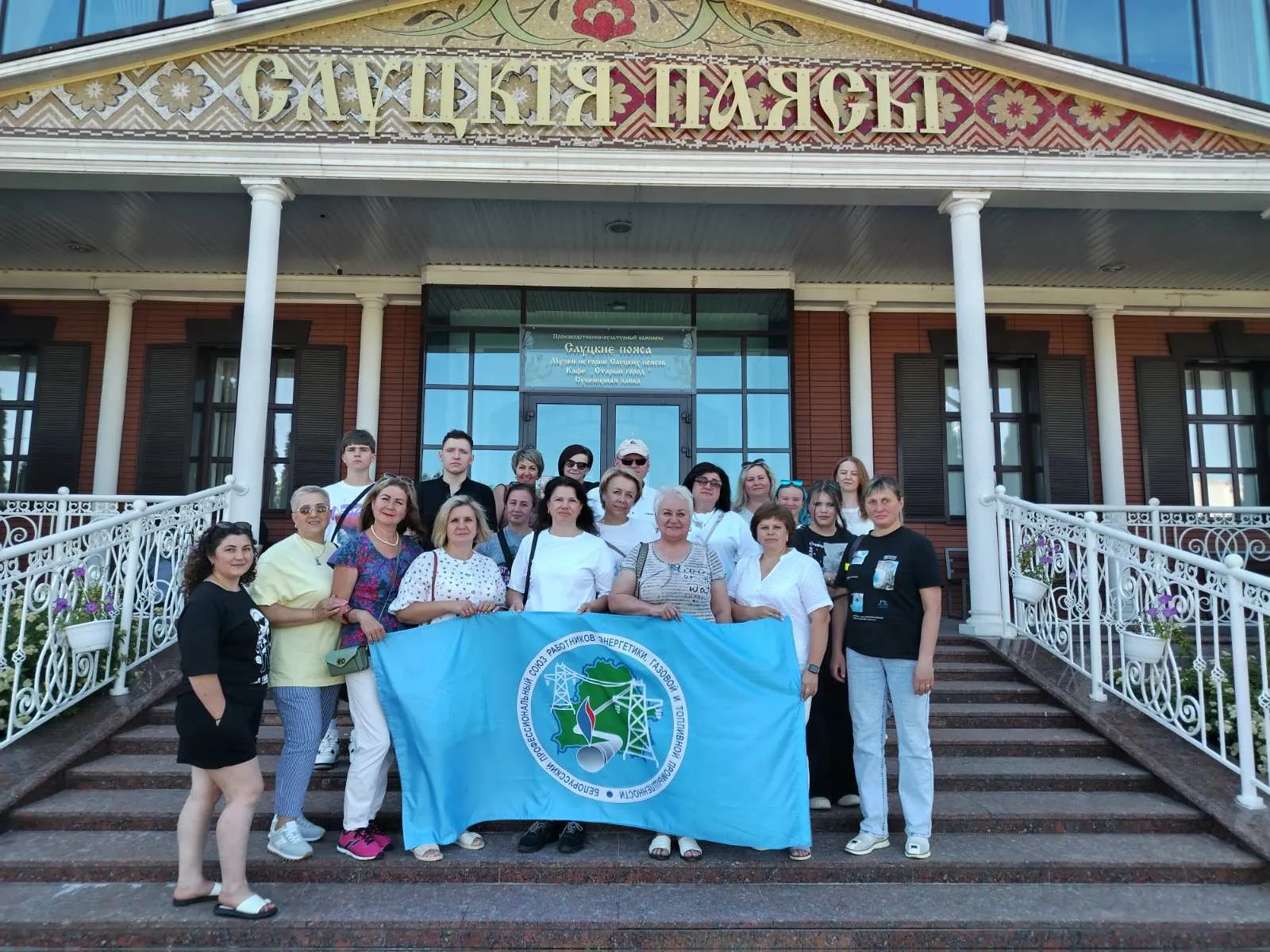Сотрудники ОАО «НЗГА» совершили увлекательное путешествие по Беларуси, посетив филиал РУП «Слуцкие пояса» и гигантский гранитный карьер предприятия РУПП «Гранит» в Микашевичах.