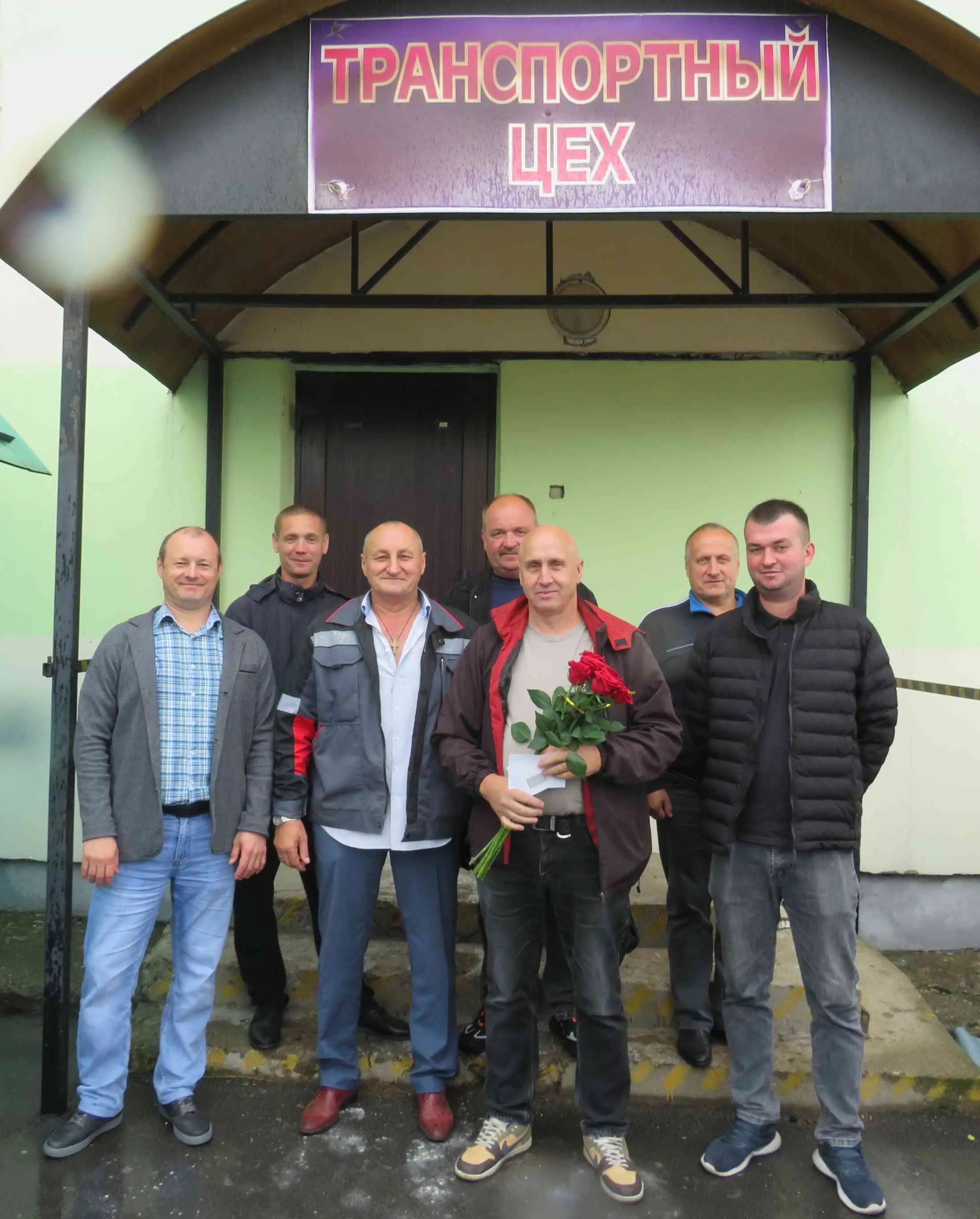 В этот день трудовой коллектив Новогрудского завода газовой аппаратуры  поздравил с 60-летием Андрея Ивановича БОЗИКА, водителя автомобиля. 