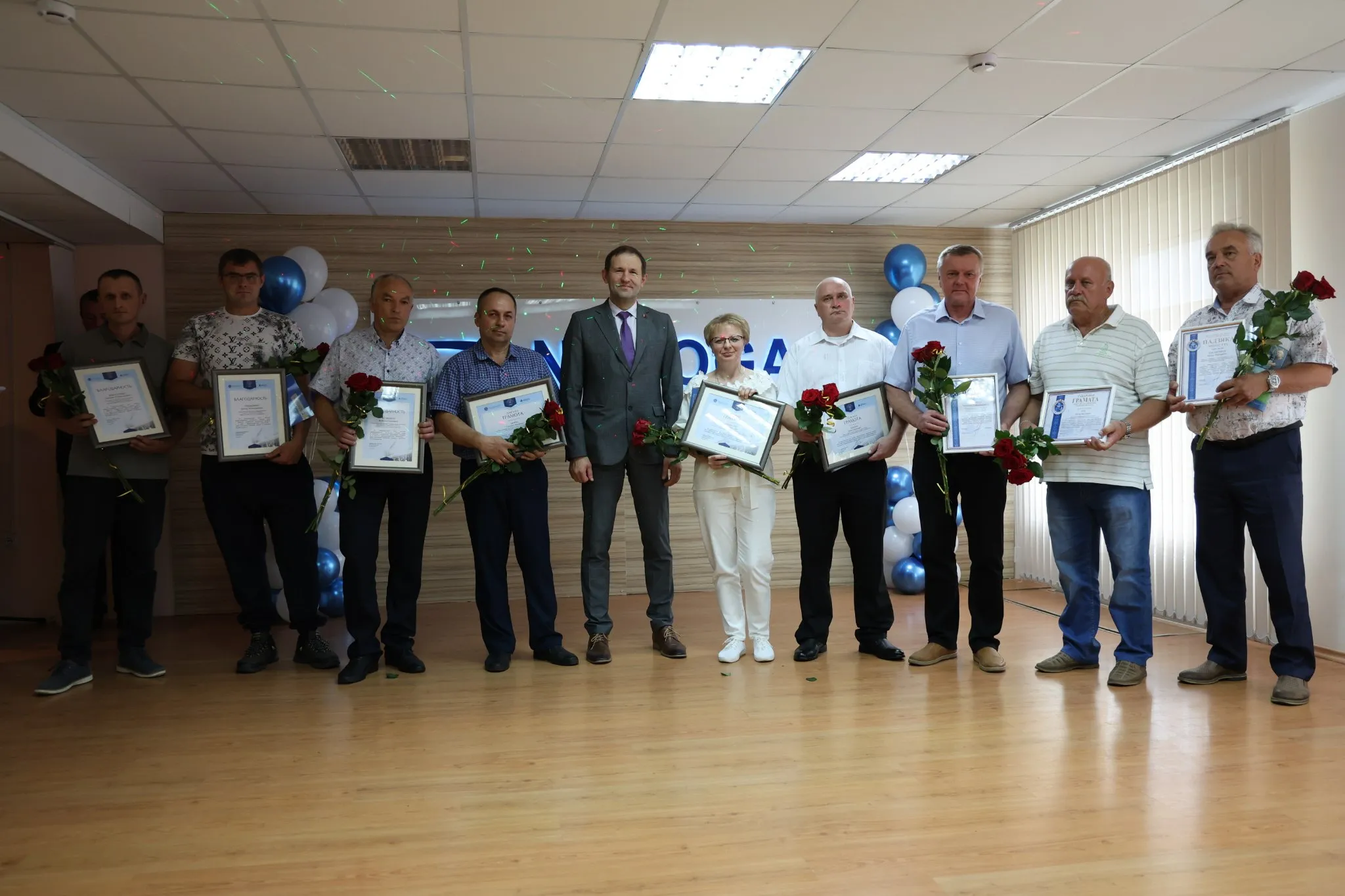 День работников нефтяной, газовой и топливной промышленности.