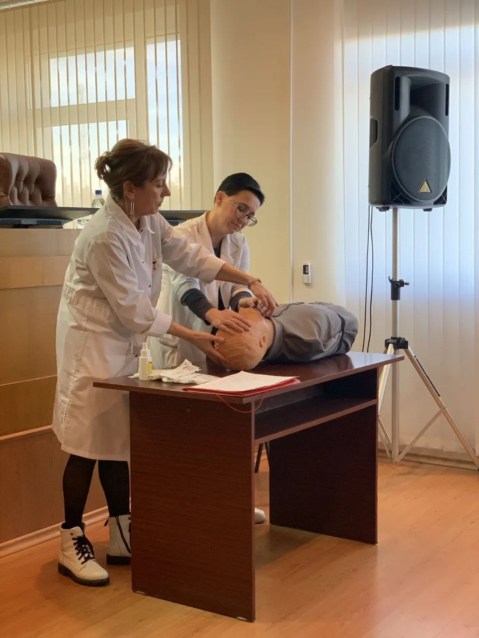 ⏩ В рамках проведения Недели нулевого травматизма, в актовом зале Новогрудского завода газовой аппаратуры для  сотрудников завода состоялось мероприятие на тему: «Оказание первой помощи» . 