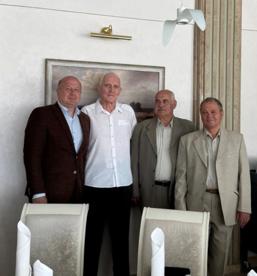 🎉Бывшего директора Новогрудского завода газовой аппаратуры поздравляем с юбилеем! 
