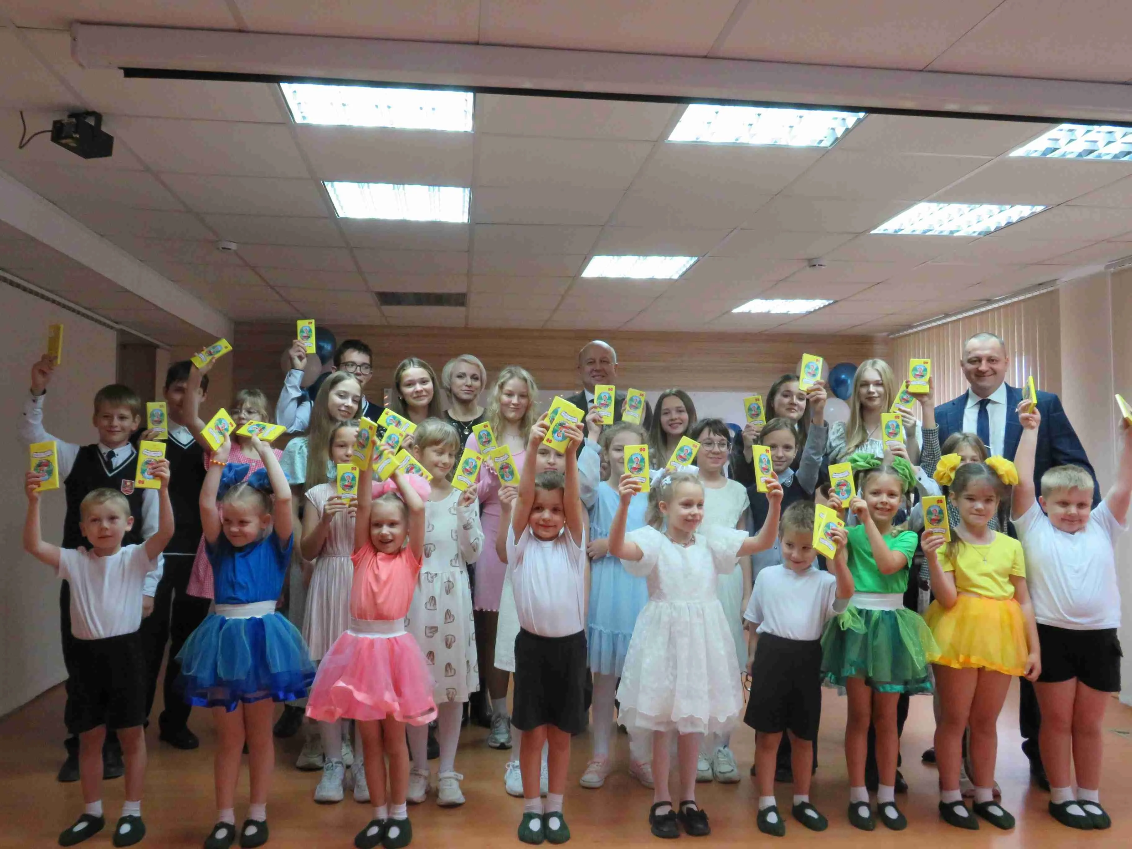 Душевный концерт, посвященный Дню матери прошел в актовом зале Новогрудского завода газовой аппартуры