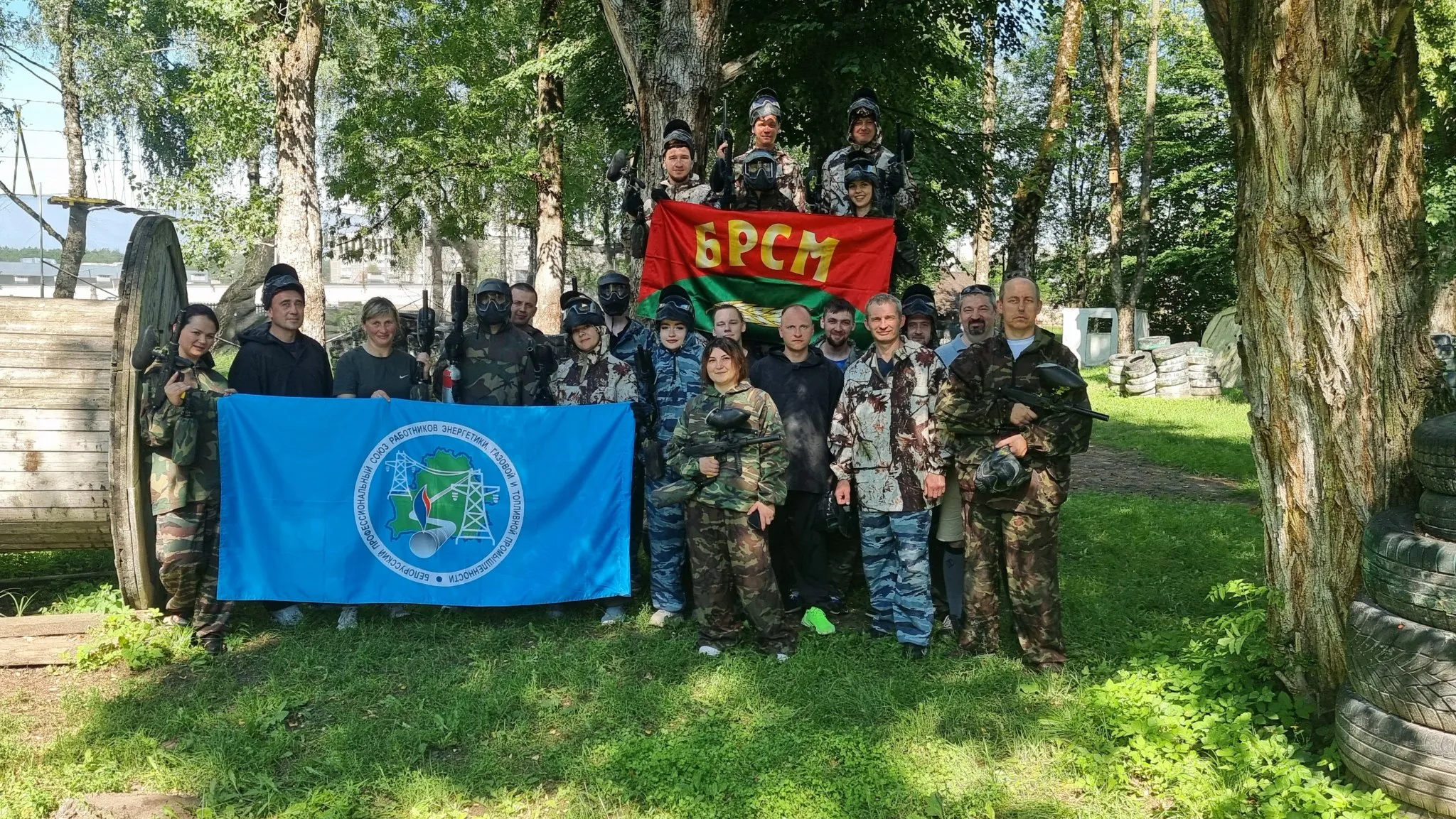 В эти выходные для работающей молодежи и членов профсоюза Новогрудского завода газовой аппаратуры была организована игра в пейнтбол