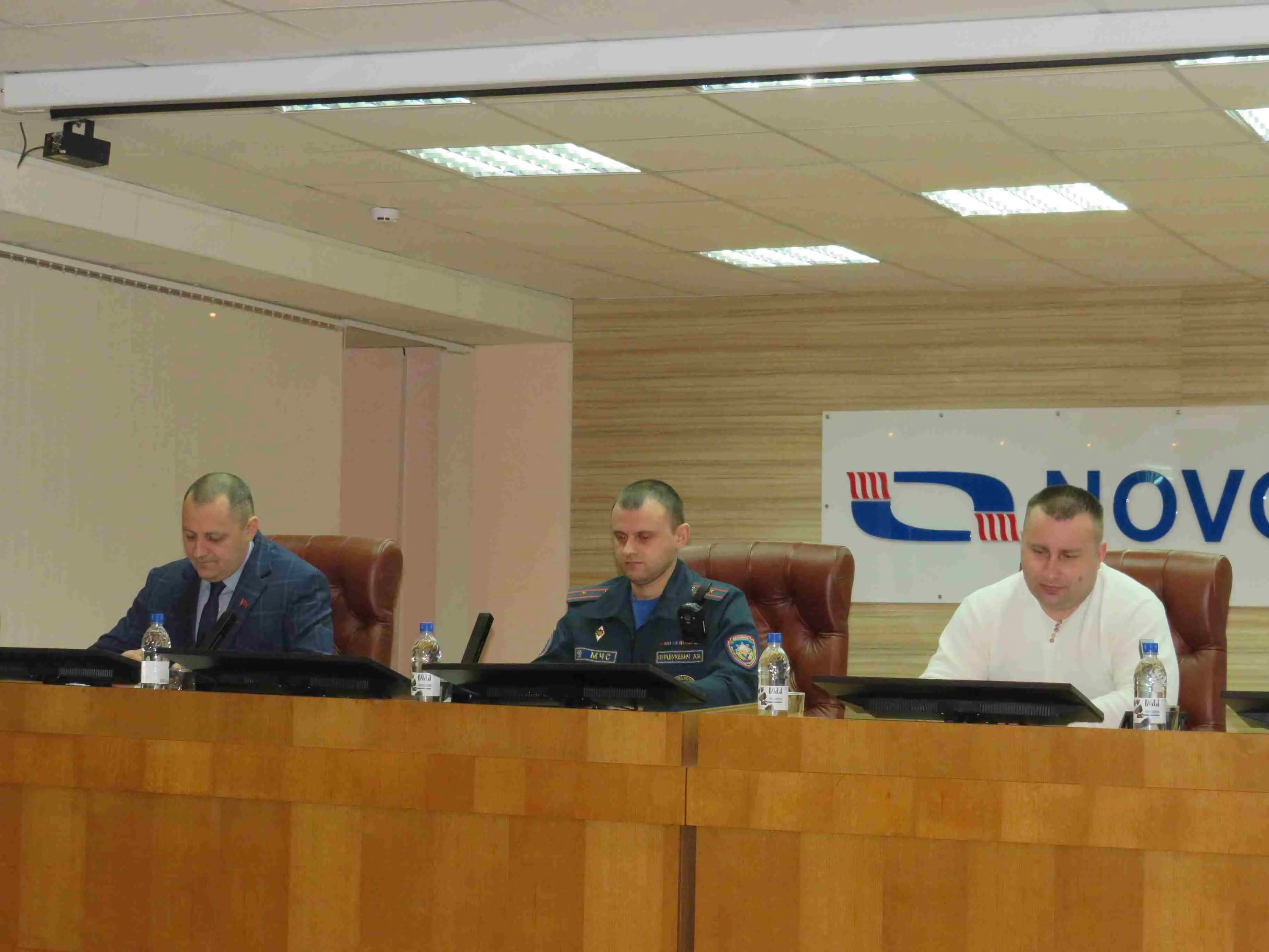 Под руководством заместителя директора по идеологической работе Чичкана Владимира Владимировича в рамках собрания с трудовым коллективом, в актовом зале предприятия сотрудники получили важную информацию по нескольким ключевым темам: