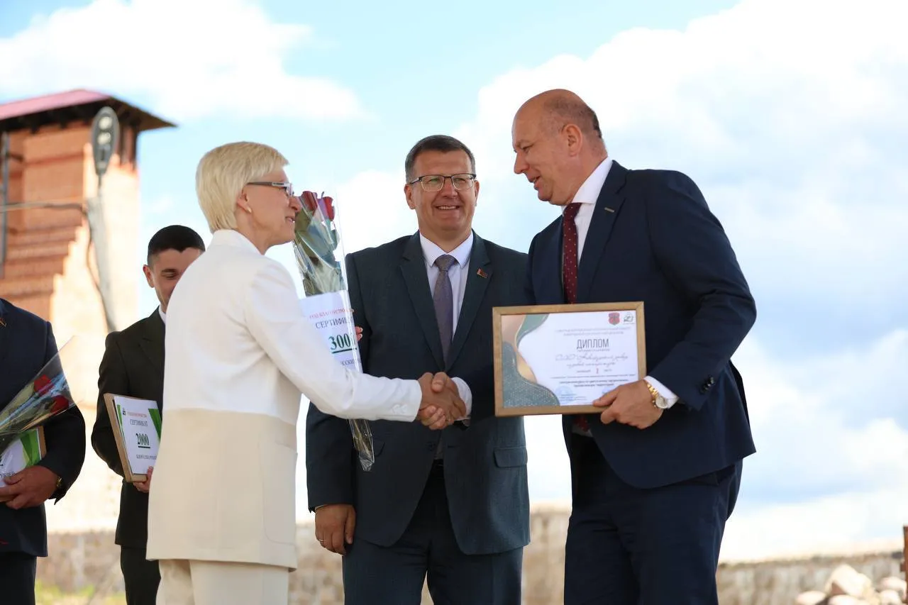 23 августа в чаше Новогрудского замка прошел ежегодный гастрономический фестиваль «Хлеб, сыр, квас и хорошее настроение» с проведением районного праздника «Дажынкі ‒ 2025»