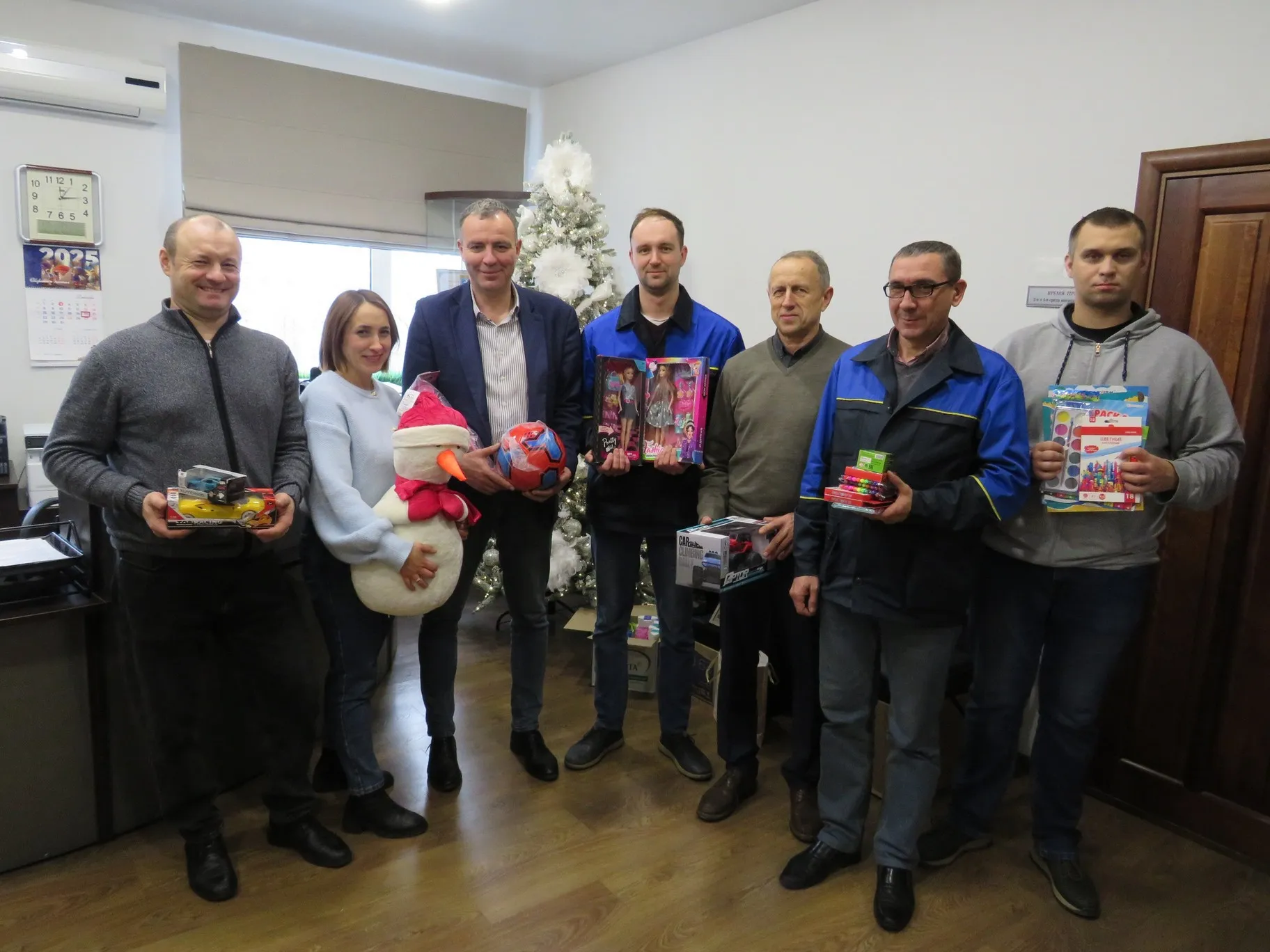 📌Заводчане продолжают активно участвовать в благотворительных новогодних акциях