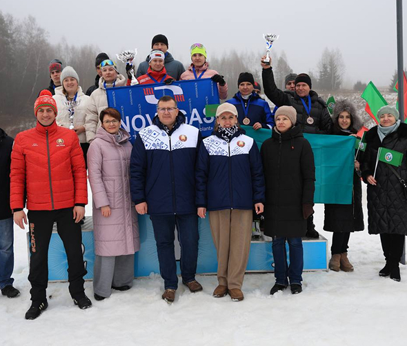 Руководство Новогрудского завода газовой аппаратуры приняло участие в торжественном митинге, посвященном Дню Государственного флага, Государственного герба и Государственного гимна Республики Беларусь!
