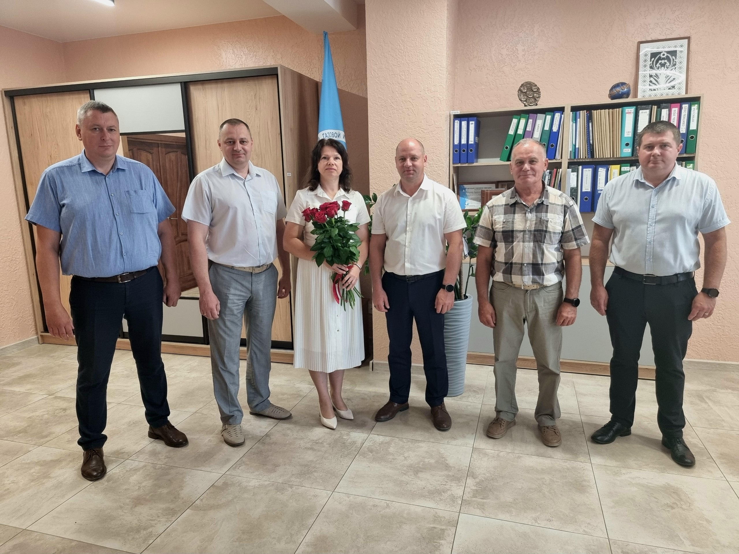 Руководство ОАО «НЗГА» поздравляет председателя профкома! 🤝✨