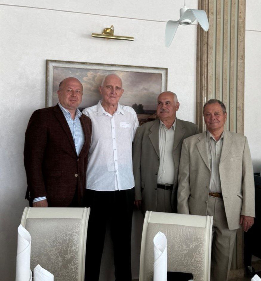 🎉Бывшего директора Новогрудского завода газовой аппаратуры поздравляем с юбилеем! 