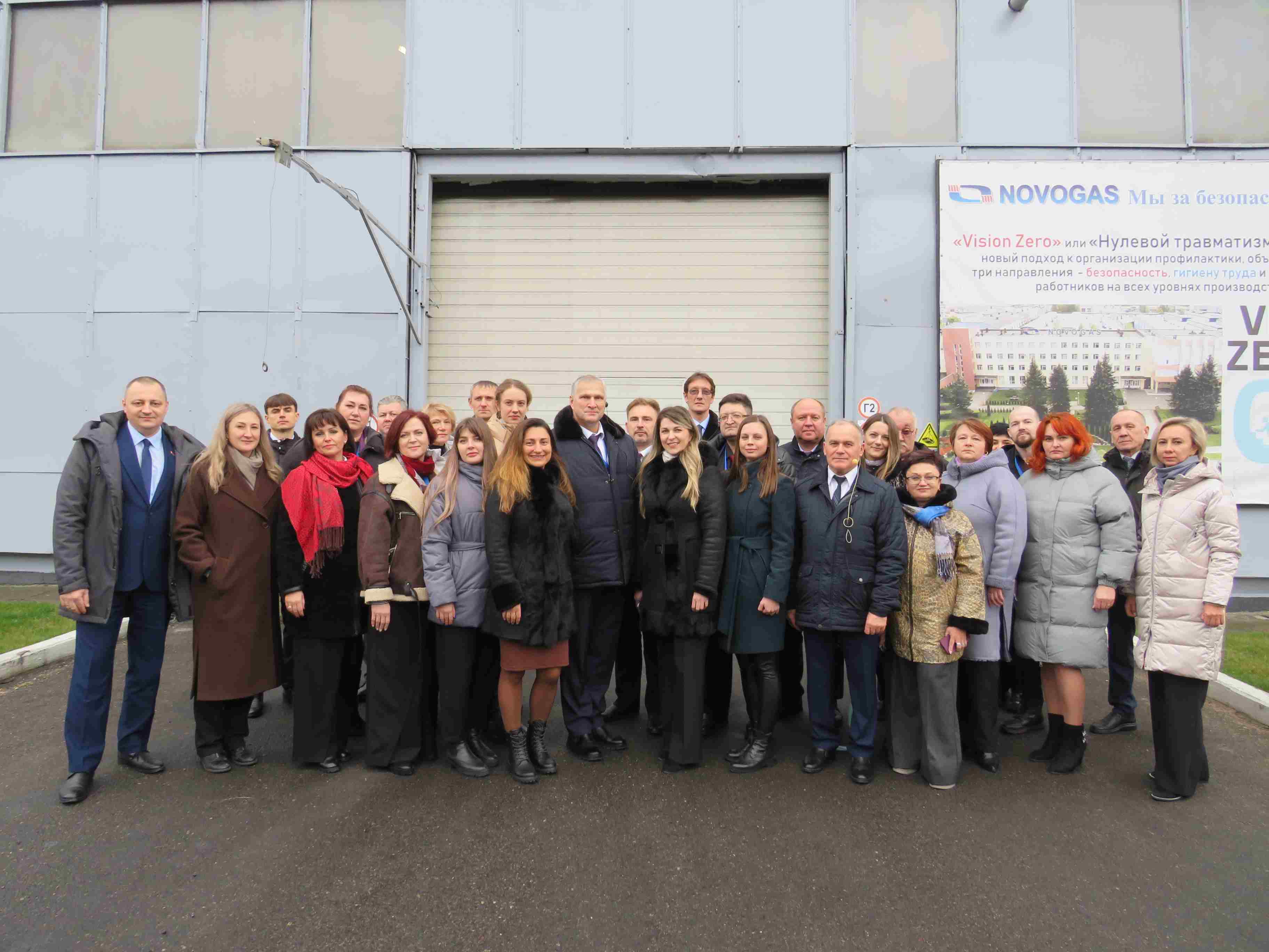 Под руководством первого заместителя директора – главного инженера Вячеслава Александровича ШАХОВА для участников проведена обширная экскурсия по производственным цехам