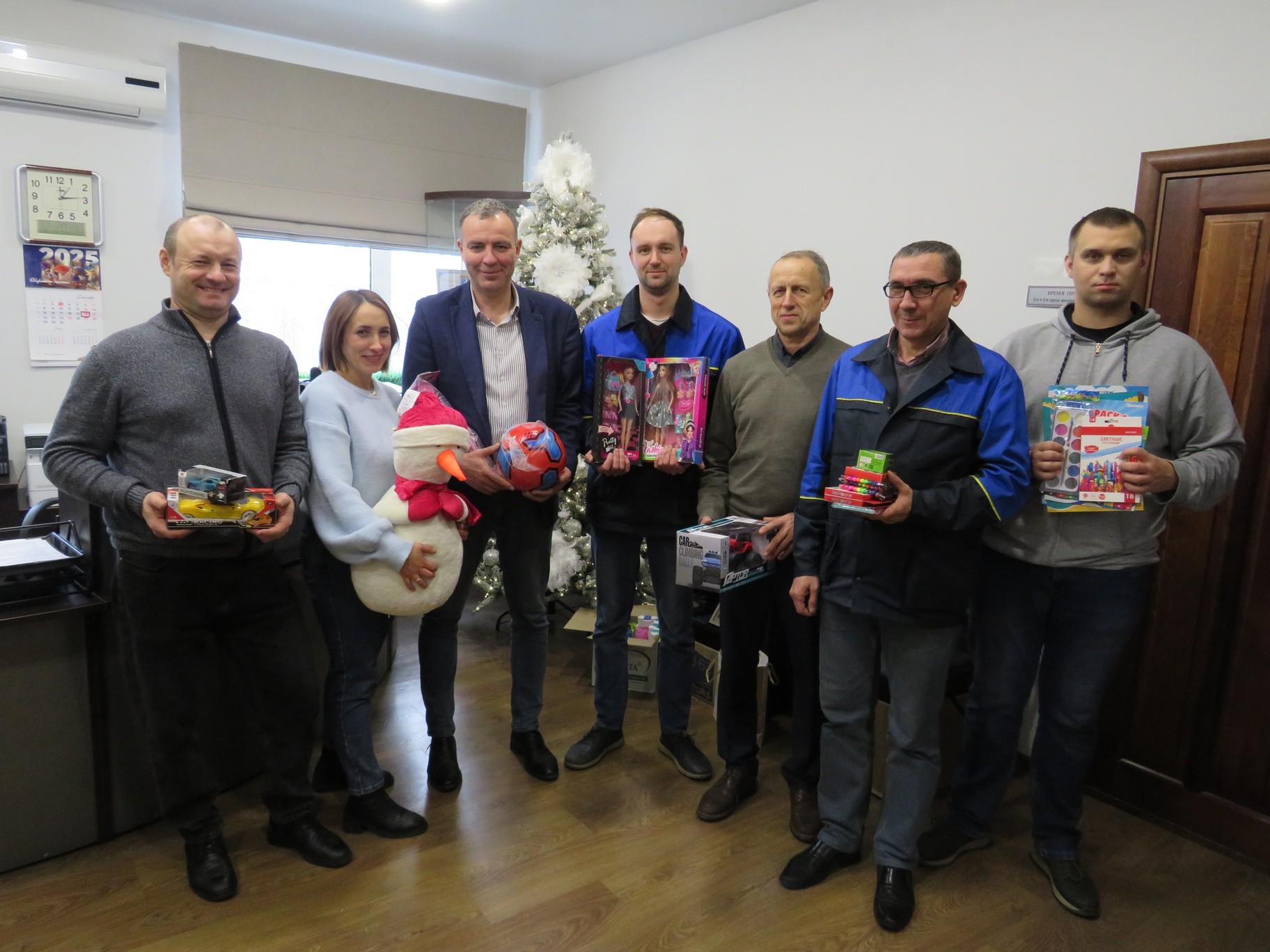 📌Заводчане продолжают активно участвовать в благотворительных новогодних акциях